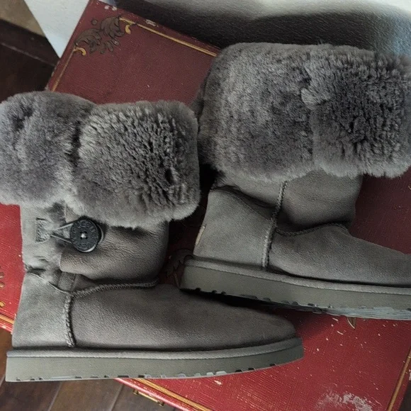 UGG Bailey Button Triplet Boot - Picture 6 of 7